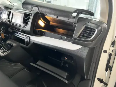 Citroën Spacetourer 2018 - 21800 EUR, 210620 km - AUTO.MOTO.pt - 210620km - foto 15 de 23