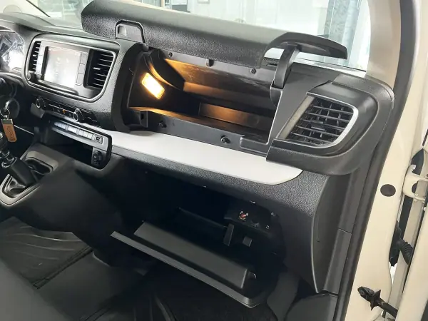 Citroën Spacetourer 2018 - 18900 EUR, 210620 km - AUTO.MOTO.pt - 210620km - foto 15 de 23