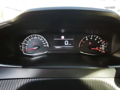 Peugeot 208 2022 - 13900 EUR, 64557 km - AUTO.MOTO.pt - 64557km - foto 10 de 15