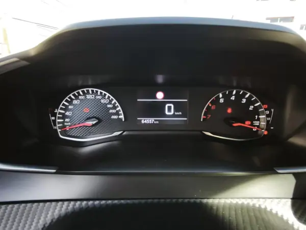 Peugeot 208 2022 - 13900 EUR, 64557 km - AUTO.MOTO.pt - 64557km - foto 10 de 15