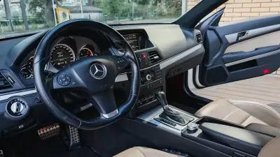 Mercedes-Benz E 250 2010 - 18850 EUR, 170781 km - AUTO.MOTO.pt - 170781km - foto 13 de 17