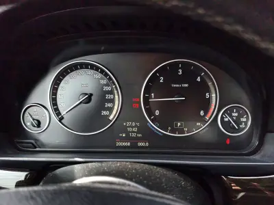 BMW 518 2013 - 16500 EUR, 200660 km - AUTO.MOTO.pt - 200660km - foto 15 de 17