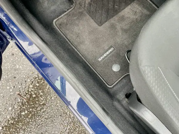 Dacia Sandero 2019 - 10500 EUR, 53499 km - AUTO.MOTO.pt - 53499km - foto 10 de 26