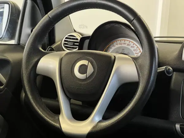 Smart ForTwo Coupé 2013 - 7990 EUR, 165000 km - AUTO.MOTO.pt - 165000km - foto 16 de 47