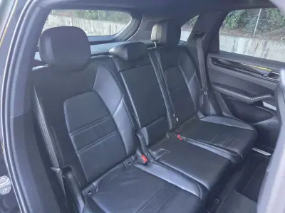 Porsche Cayenne 2018 - 53499 EUR, 142519 km - 142519km - foto 25 de 44