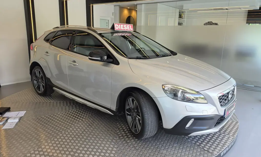 Volvo V40 Cross Country 2013 - 9900 EUR, 239930 km - AUTO.MOTO.pt - 239930km - foto 20 de 55