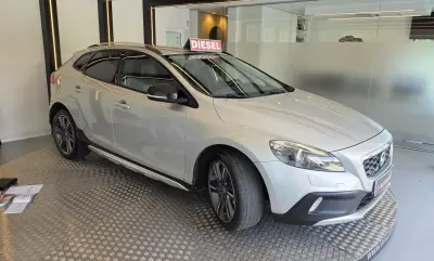 Volvo V40 Cross Country 2013 - 9900 EUR, 239930 km - AUTO.MOTO.pt - 239930km - foto 20 de 55
