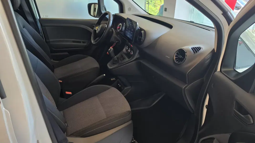 Mercedes-Benz Citan 2025 - 24950 EUR, 10603 km - AUTO.MOTO.pt - 10603km - foto 47 de 50