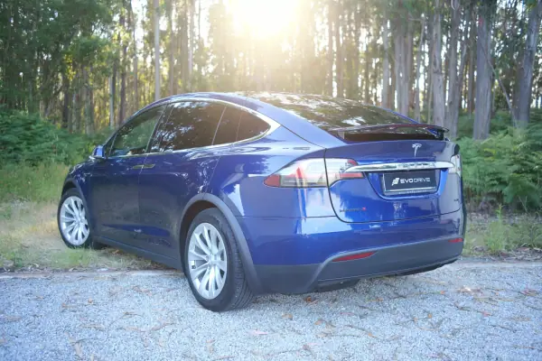 Tesla Model X 2018 - 33990 EUR, 98000 km - AUTO.MOTO.pt - 98000km - foto 2 de 26