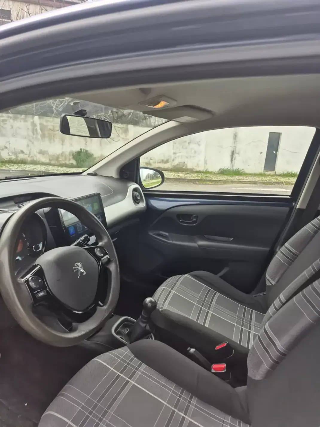 Peugeot 108 2016 - 6999 EUR, 159319 km - AUTO.MOTO.pt - 159319km - foto 13 de 21