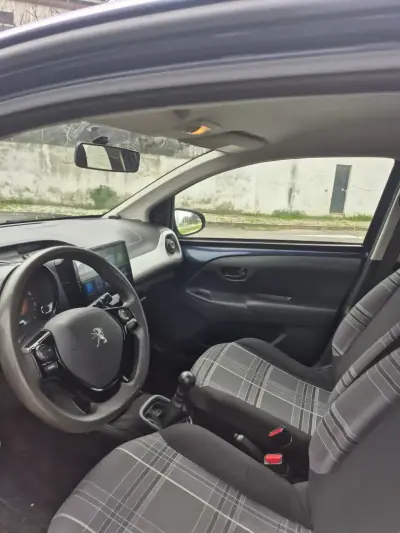 Peugeot 108 2016 - 6999 EUR, 159319 km - AUTO.MOTO.pt - 159319km - foto 13 de 21