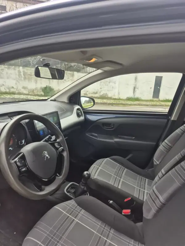Peugeot 108 2016 - 6999 EUR, 159319 km - AUTO.MOTO.pt - 159319km - foto 13 de 21