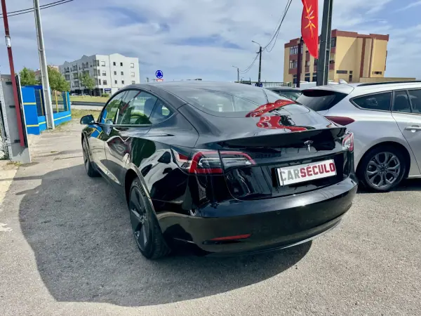 Tesla Model 3 2022 - 28690 EUR, 82305 km - AUTO.MOTO.pt - 82305km - foto 5 de 31