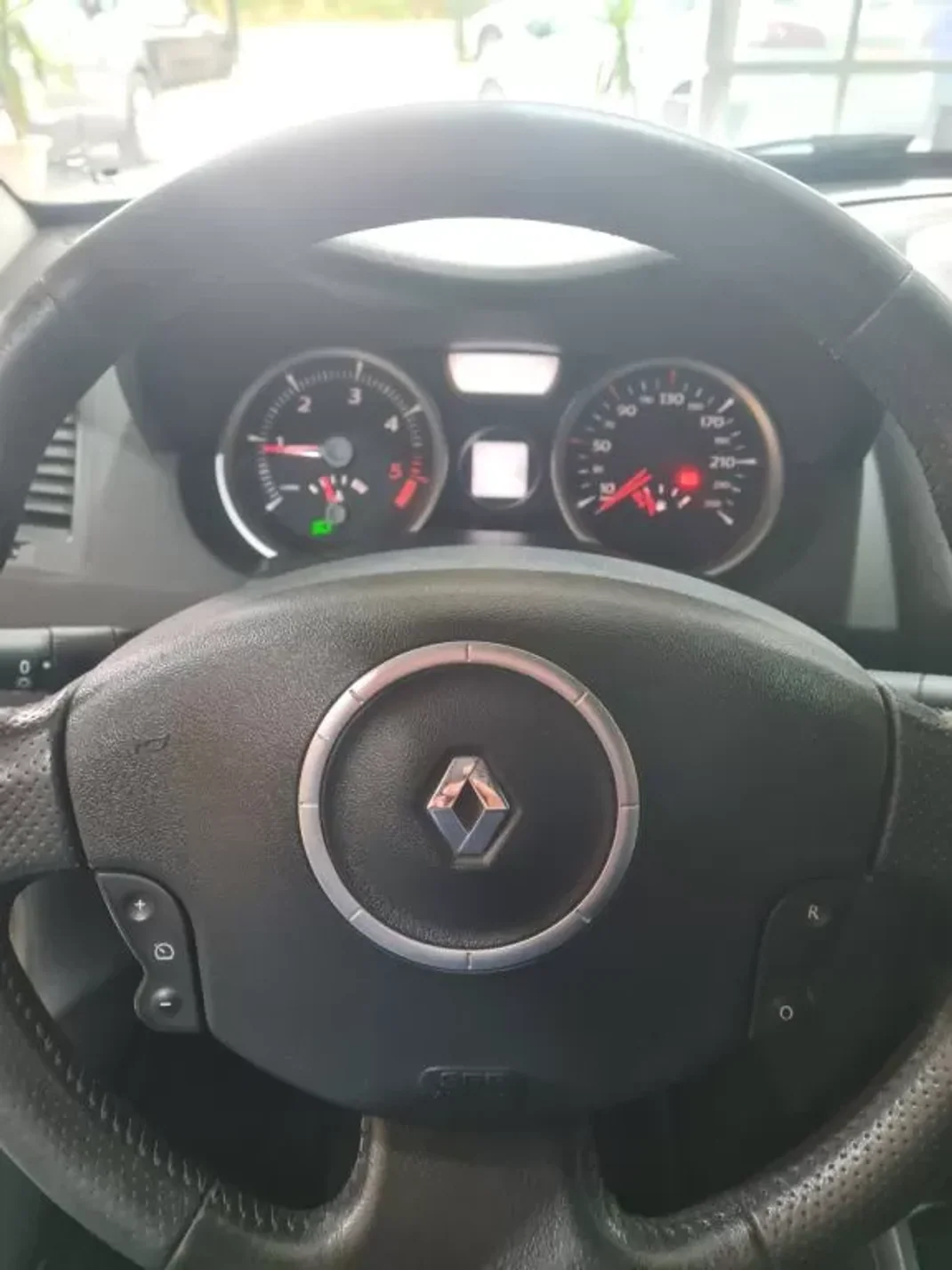 Renault Mégane Break 2007 - 5900 EUR, 187000 km - AUTO.MOTO.pt - 187000km - foto 8 de 16