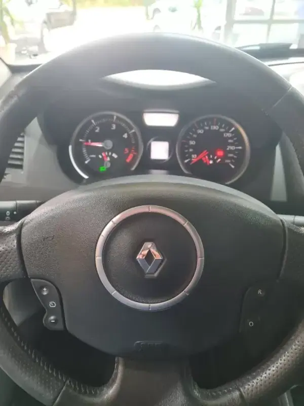 Renault Mégane Break 2007 - 5900 EUR, 187000 km - AUTO.MOTO.pt - 187000km - foto 8 de 16