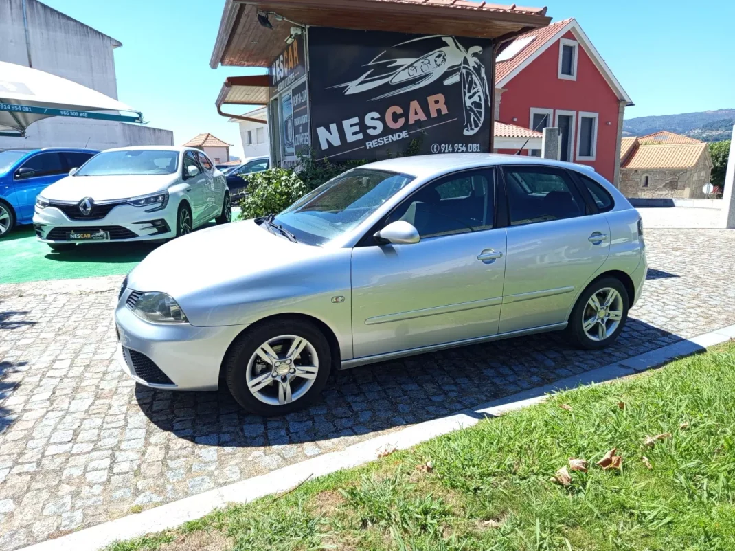 SEAT Ibiza 2006 - 4990 EUR, 144800 km - AUTO.MOTO.pt - 144800km - foto 1 de 10