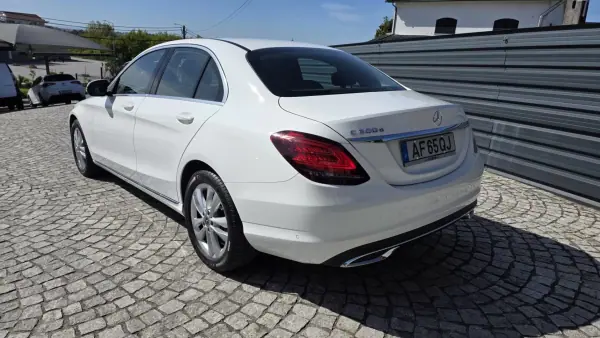 Mercedes-Benz C 300 2019 — foto 3 de 24
