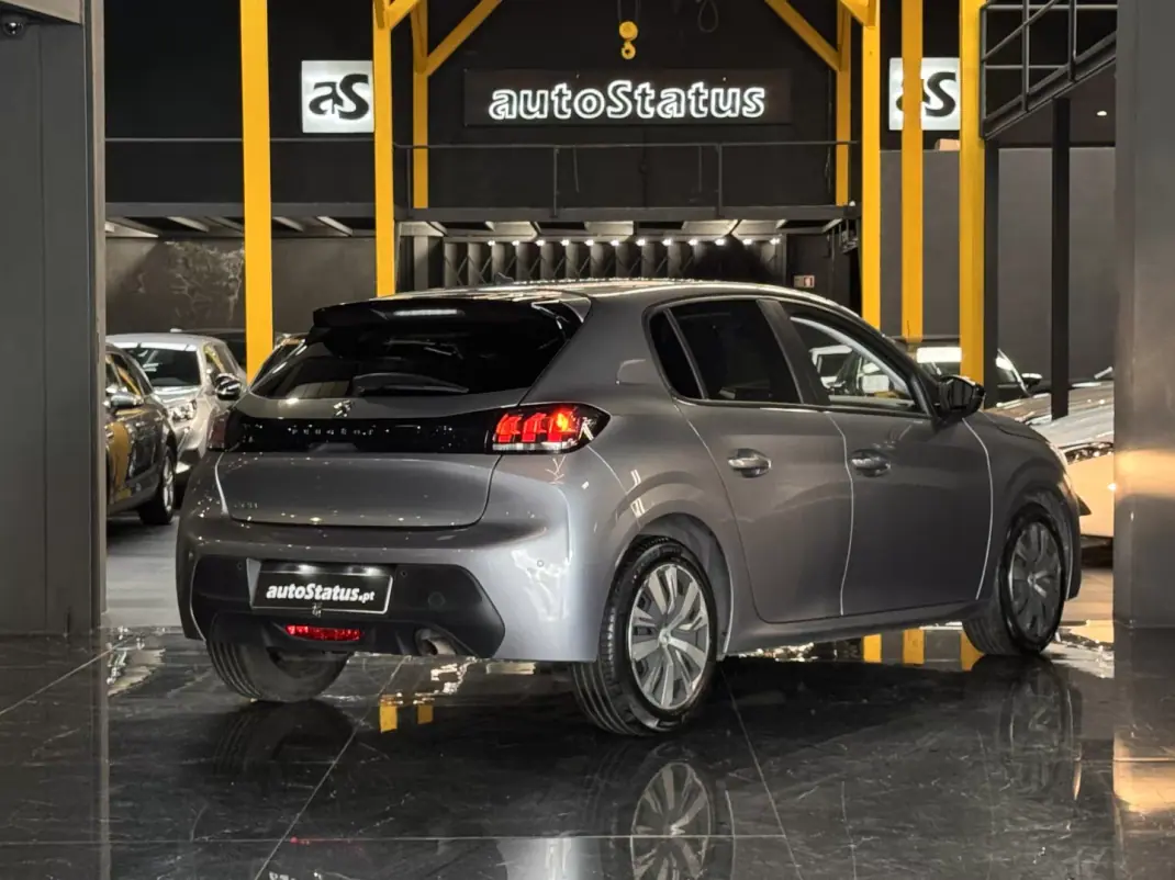 Peugeot 208 2023 - 14990 EUR, 87800 km - AUTO.MOTO.pt - 87800km - foto 13 de 30