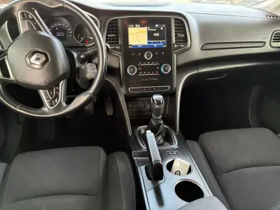 Renault Mégane Sport Tourer 2019 - 9900 EUR, 193000 km - AUTO.MOTO.pt - 193000km - foto 8 de 19