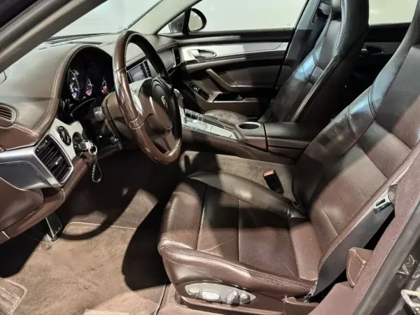Porsche Panamera 2011 - 36900 EUR, 197360 km - AUTO.MOTO.pt - 197360km - foto 29 de 60