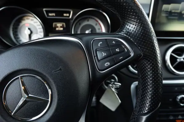 Mercedes-Benz CLA 200 2015 - 17999 EUR, 221608 km - AUTO.MOTO.pt - 221608km - foto 25 de 35