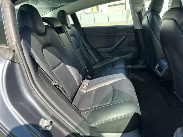 Tesla Model 3 2019 - 21900 EUR, 86000 km - AUTO.MOTO.pt - 86000km - foto 37 de 64