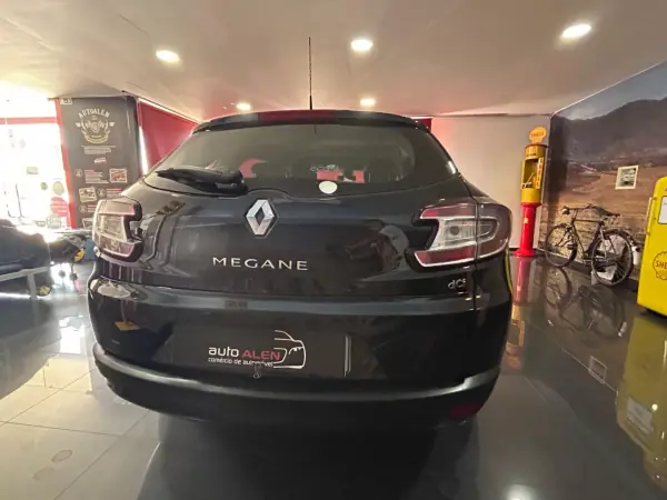 Renault Mégane 2013 - 6990 EUR, 253321 km - AUTO.MOTO.pt - 253321km - foto 5 de 17