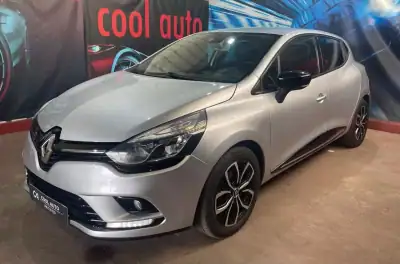 Renault Clio 2019 - 11750 EUR, 106000 km - AUTO.MOTO.pt - 106000km - foto 9 de 45