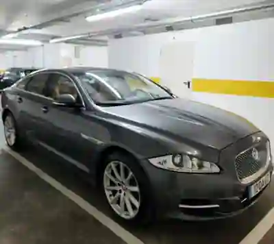 Jaguar XJ 2015 - 24999 EUR, 116000 km - AUTO.MOTO.pt - 116000km - foto 4 de 10