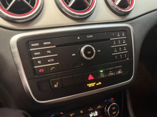 Mercedes-Benz CLA 180 2016 - 16990 EUR, 163300 km - AUTO.MOTO.pt - 163300km - foto 20 de 28