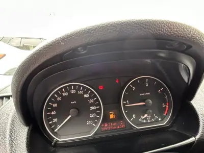 BMW 118 2010 - 10750 EUR, 289185 km - AUTO.MOTO.pt - 289185km - foto 12 de 18