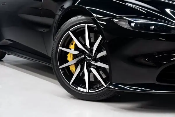 Aston Martin V8 Vantage Coupe 2019 - 144950 EUR, 31000 km - 31000km - foto 4 de 45