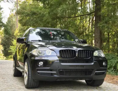 BMW X5 2008 - 19500 EUR, 222000 km - AUTO.MOTO.pt - 222000km - foto 1 de 25