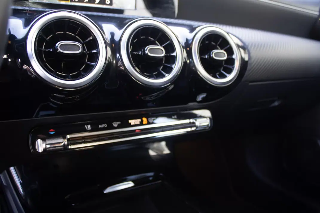 Mercedes-Benz CLA 180 2022 - 21990 EUR, 199000 km - AUTO.MOTO.pt - 199000km - foto 30 de 35