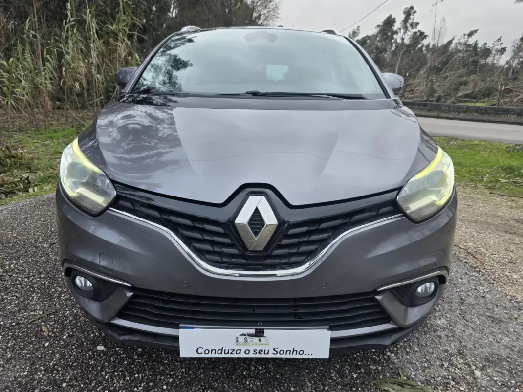Renault Grand Scénic 2017 - 12750 EUR, 320000 km - AUTO.MOTO.pt - 320000km - foto 5 de 40