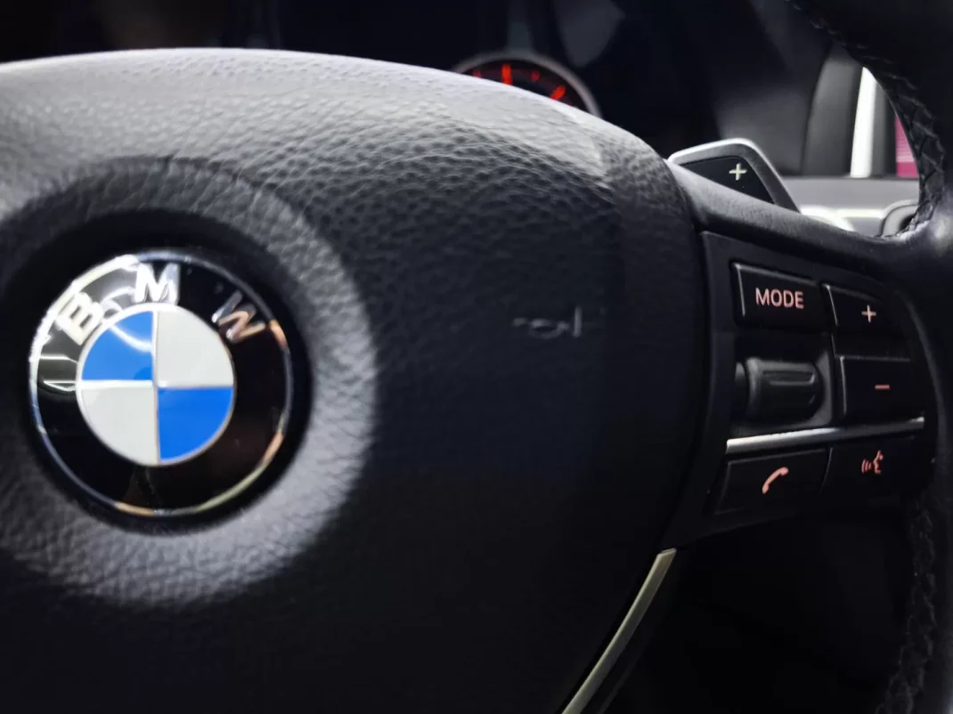 BMW 520 2015 - 19950 EUR, 244033 km - AUTO.MOTO.pt - 244033km - foto 27 de 46