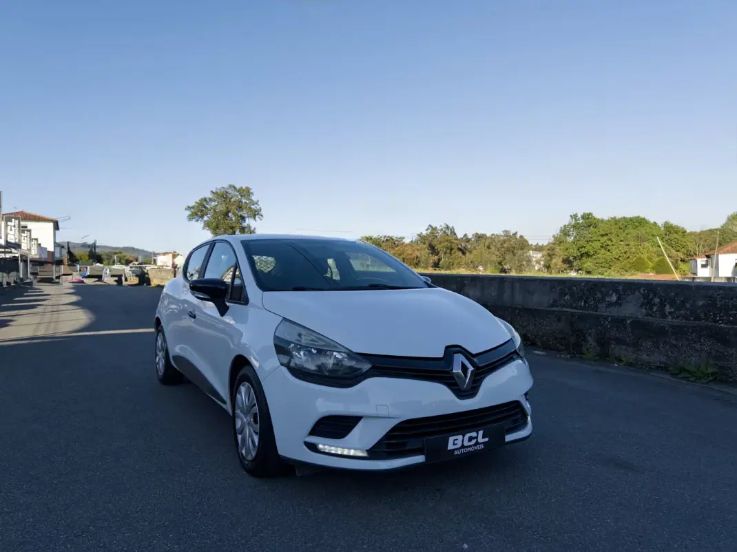 Renault Clio VAN 1.5 Blue DCi AIR NAV 2017 - 8990 EUR, 231000 km - AUTO.MOTO.pt - 231000km - foto 1 de 26