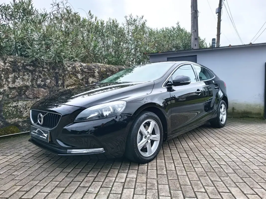 Volvo V40 2017 - 12850 EUR, 130000 km - AUTO.MOTO.pt - 130000km - foto 1 de 14