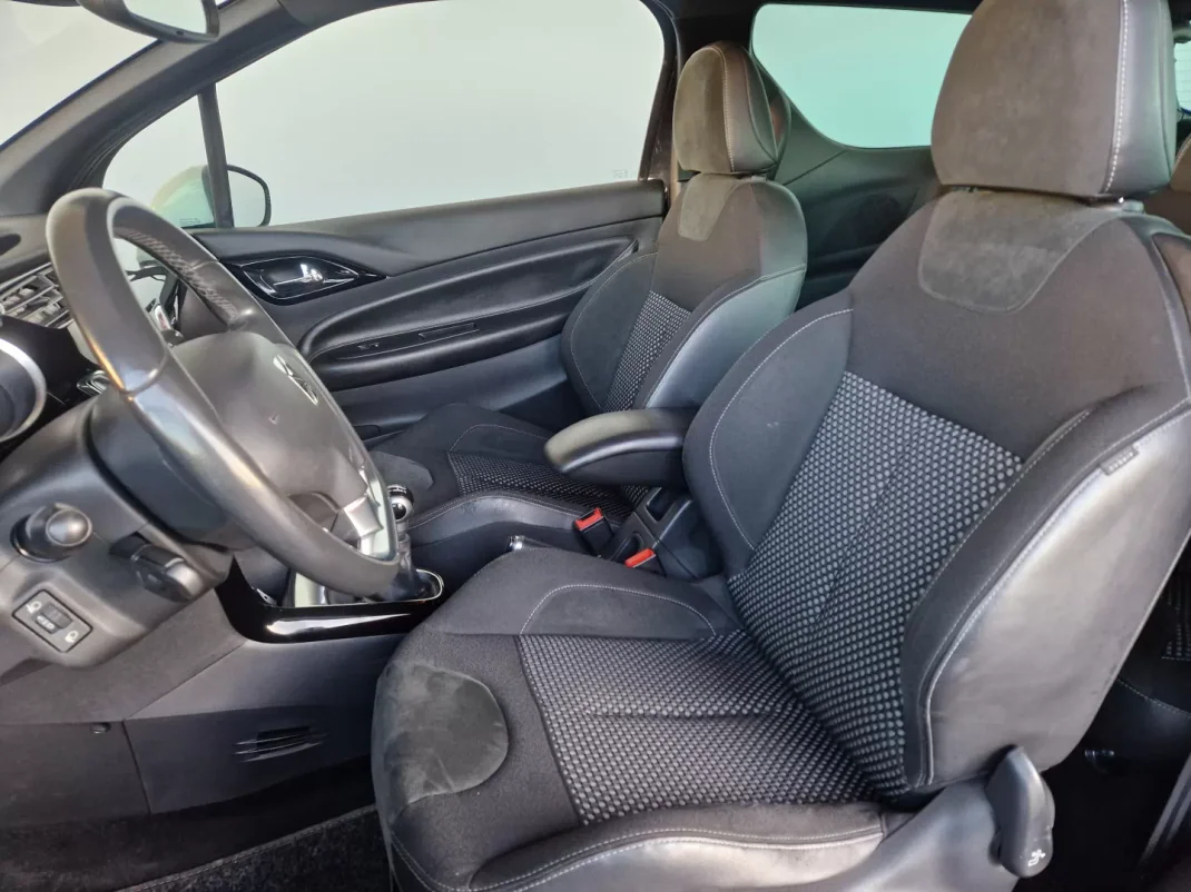 DS DS3 2011 - 9990 EUR, 188000 km - AUTO.MOTO.pt - 188000km - foto 21 de 22