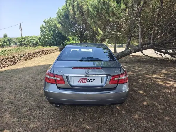 Mercedes-Benz E 220 2010 - 15499 EUR, 202000 km - AUTO.MOTO.pt - 202000km - foto 11 de 35