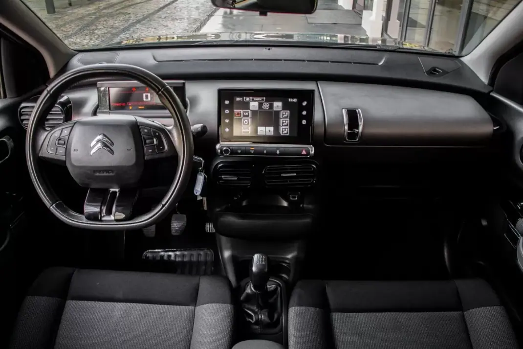 Citroën C4 Cactus 2016 - 10550 EUR, 98640 km - AUTO.MOTO.pt - 98640km - foto 34 de 42