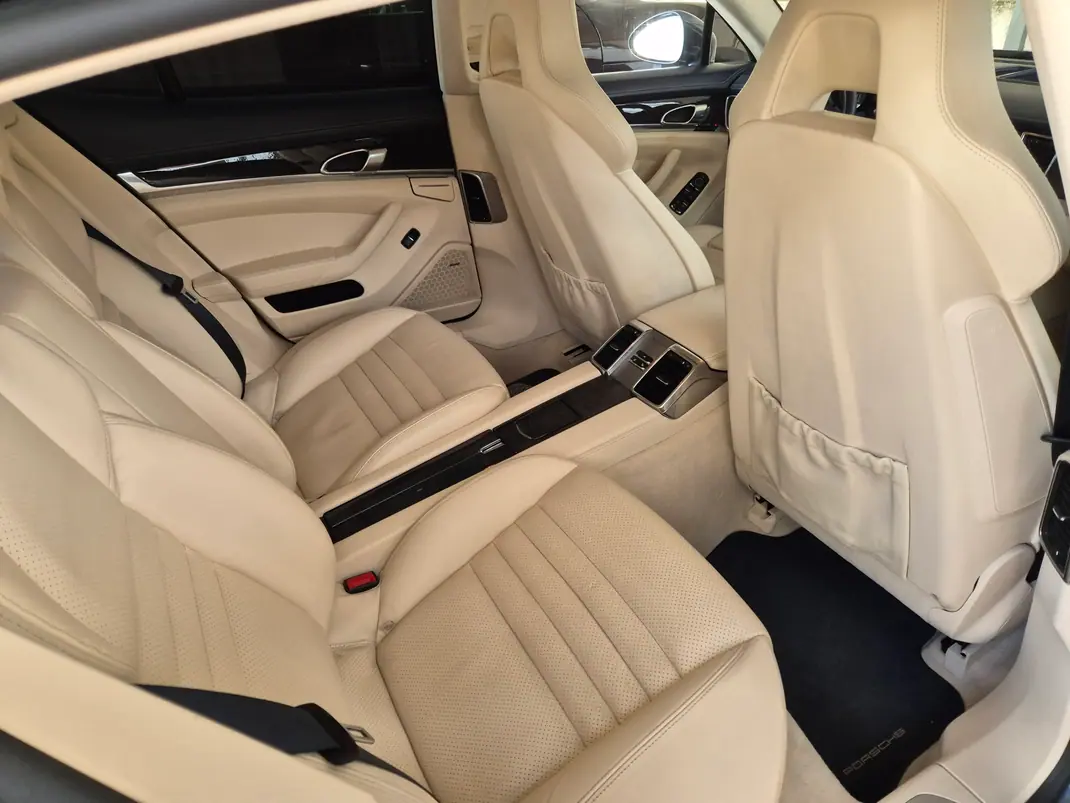Porsche Panamera 2010 - 39500 EUR, 100000 km - AUTO.MOTO.pt - 100000km - foto 3 de 10