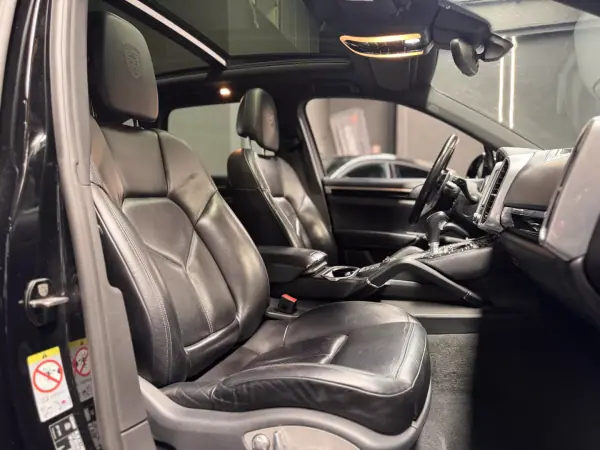 Porsche Cayenne 2017 - 42990 EUR, 155600 km - AUTO.MOTO.pt - 155600km - foto 30 de 31