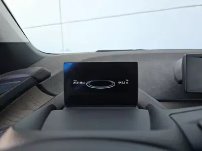 BMW i3 2019 - 12500 EUR, 216000 km - AUTO.MOTO.pt - 216000km - foto 14 de 35