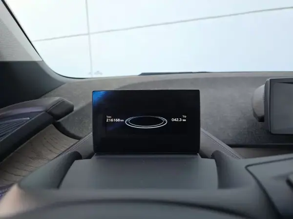 BMW i3 2019 - 12500 EUR, 216000 km - AUTO.MOTO.pt - 216000km - foto 14 de 35