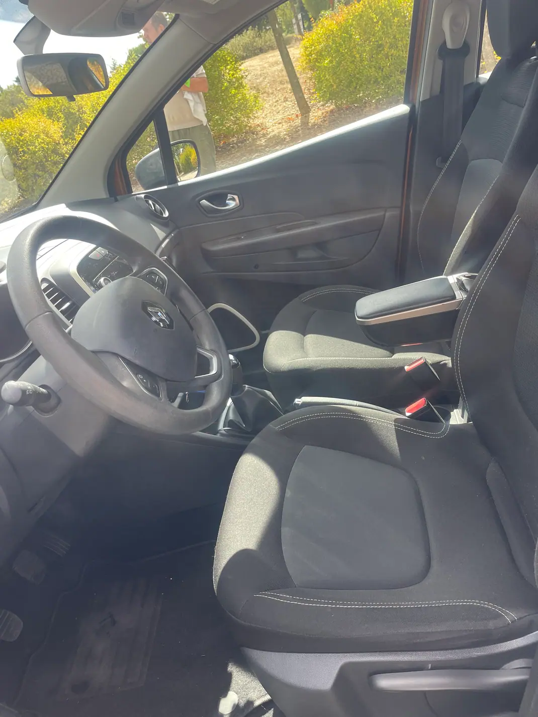 Renault Captur 2017 - 8999 EUR, 103000 km - 103000km - foto 8 de 13