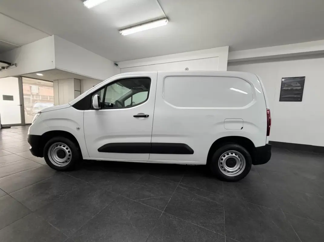 Opel COMBO 2019 - 12990 EUR, 104000 km - 104000km - foto 3 de 27