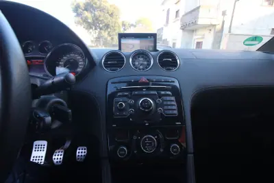 Peugeot RCZ 2012 - 12990 EUR, 189000 km - AUTO.MOTO.pt - 189000km - foto 20 de 25