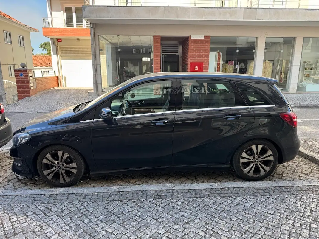 Mercedes-Benz B 180 2018 - 14500 EUR, 106000 km - AUTO.MOTO.pt - 106000km - foto 5 de 10
