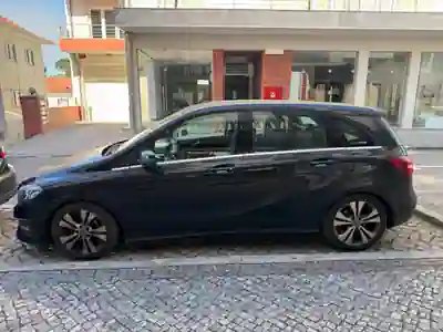 Mercedes-Benz B 180 2018 - 14500 EUR, 106000 km - AUTO.MOTO.pt - 106000km - foto 5 de 10